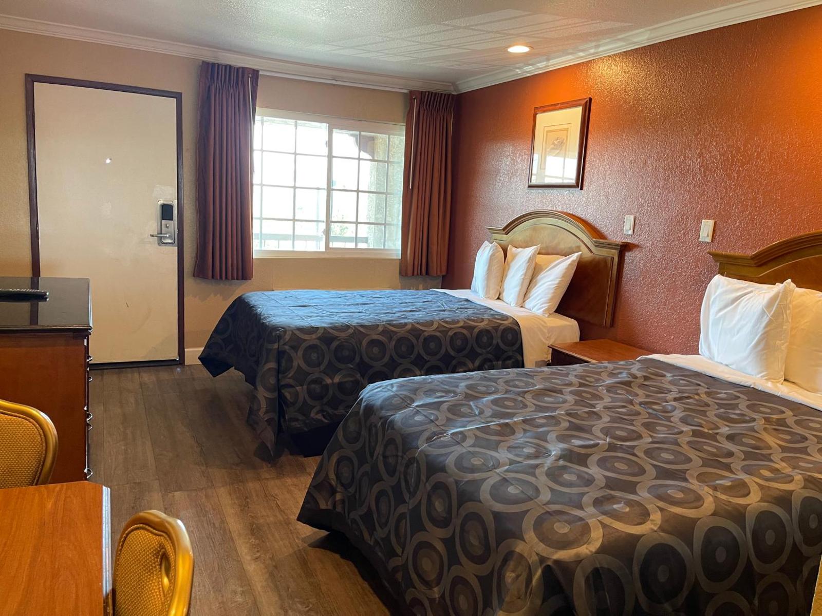 Double Room with Two Double Beds - Non-Smoking